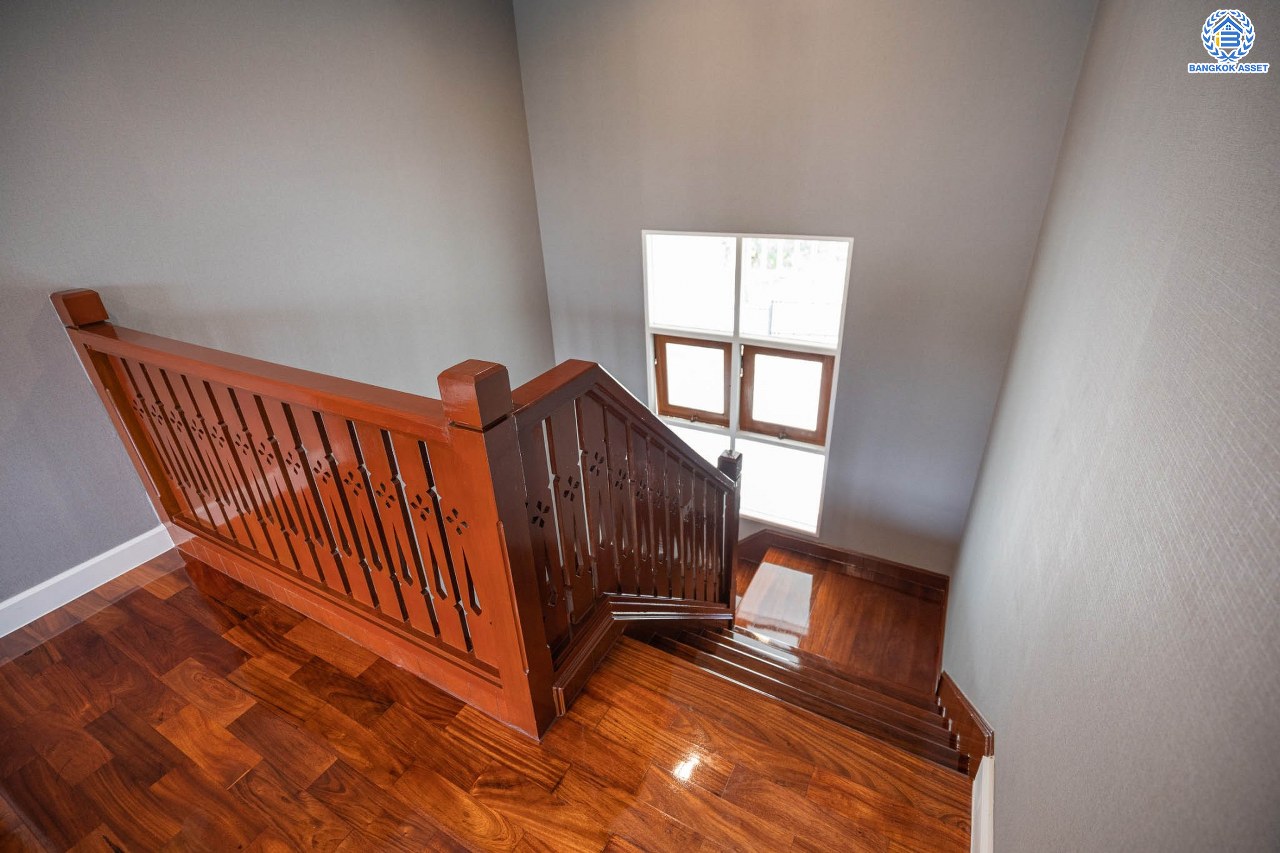 บ้านมือสองตกแต่งใหม่ โครงการ ลัดดารมย์ เพชรเกษม69 ตกแต่งหรูหราดีไซน์สุด Classic วิวสวนสาธารณะ ใกล้ส่วนกลาง บนเนื้อที่ 173.5 ตร.ว. ฟังก์ชันจัดเต็ม 4 ห้องนอน 4 ห้องน้ำ 1 ห้องอเนกประสงค์ 1 ห้องแม่บ้าน จอดรถได้ถึง 2 คัน บนทำเลศักยภาพ เชื่อมต่อหลายเส้นทาง ใกล้เดอะมอลล์บางแค จุดขึ้นทางด่วน "กาญจนาภิเษก" และรถไฟฟ้าสายสีน้ำเงิน "สถานีหลักสอง"